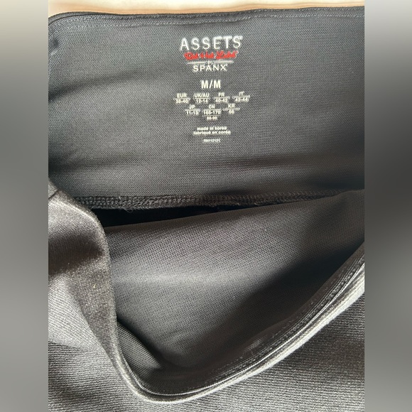 Spank Assets Red Hot Label black compression leggings in size Medium. H5 - Picture 8 of 12